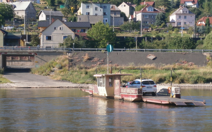 Velkobřezenský přívoz. Foto: Petr Sochůrek